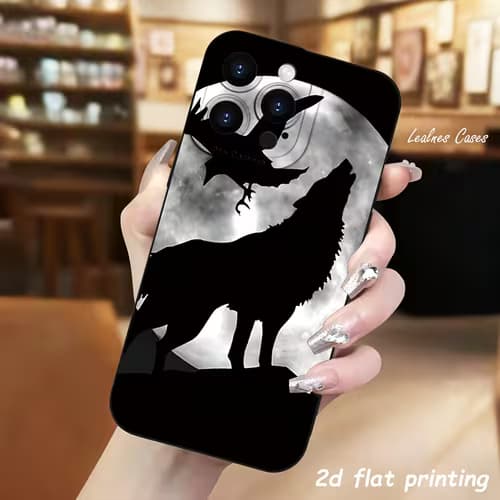 Moonlit Wolf Howl Phone Case: A Unique Trend