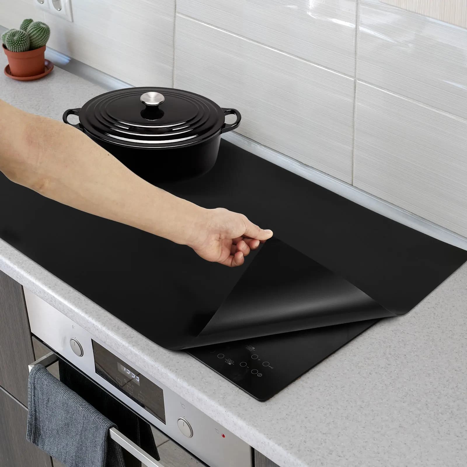 Non-Slip Silicone Cooktop Mat: Trendy Kitchen Essential