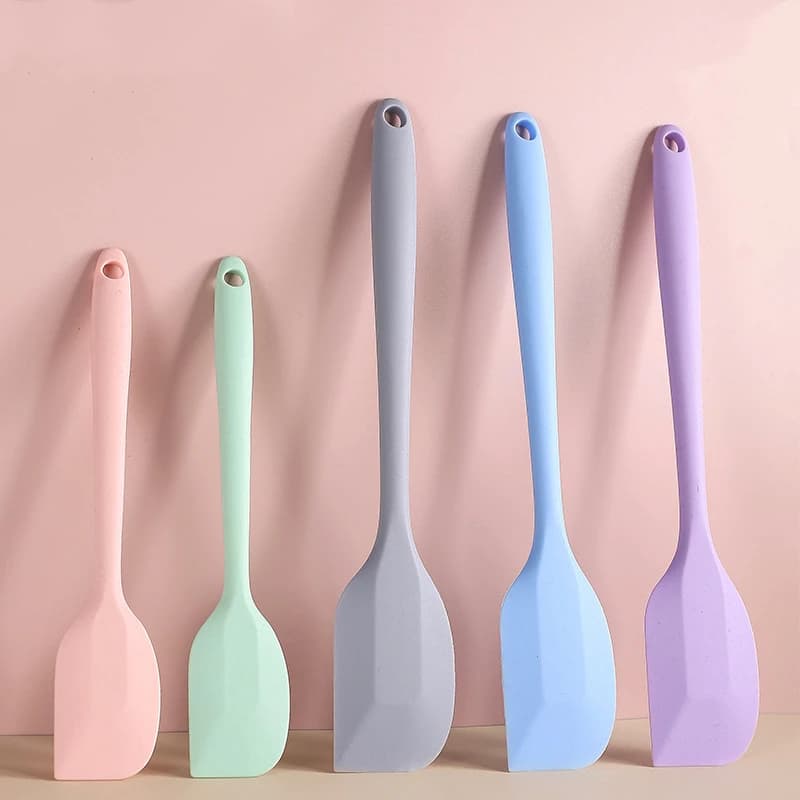 Versatile Silicone Baking Spatula for Every Kitchen